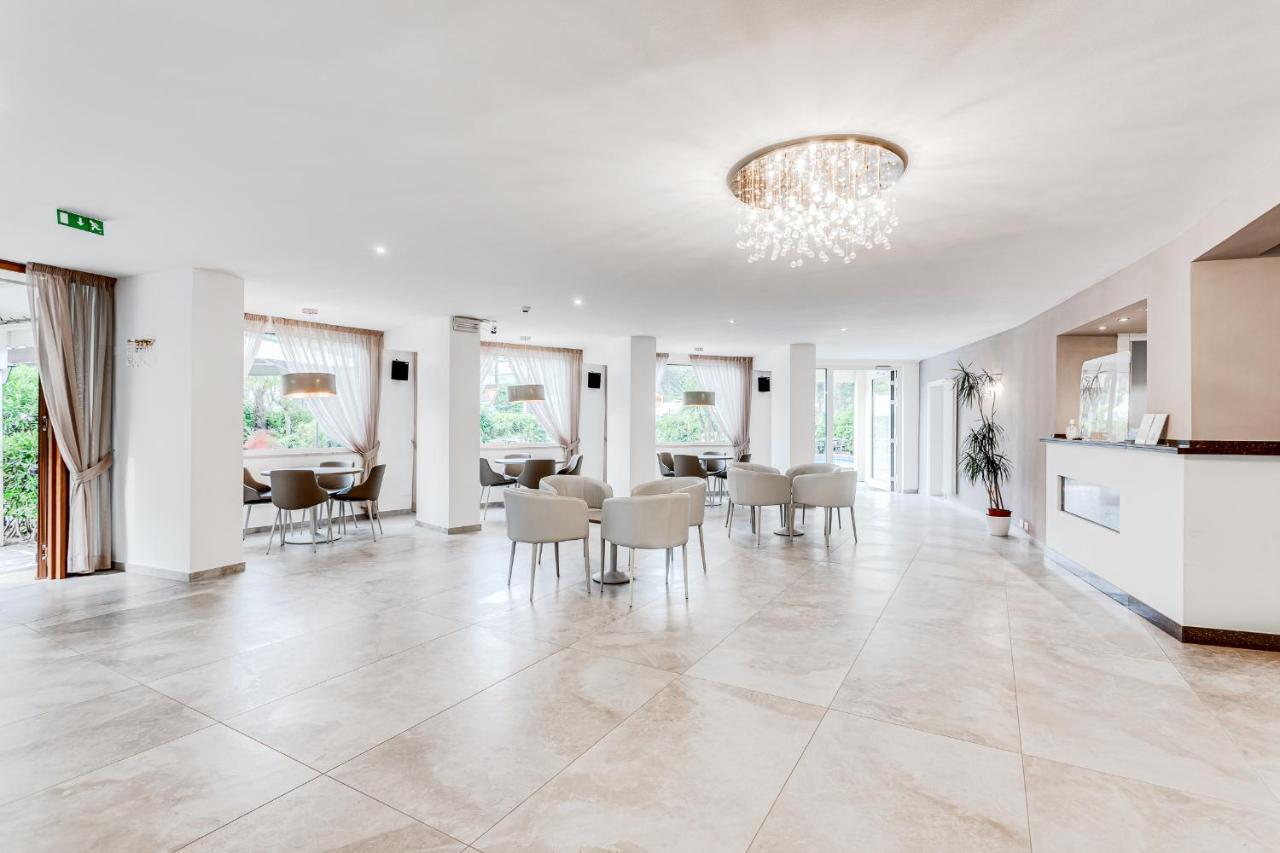 Hotel Schiller Cervia Dış mekan fotoğraf