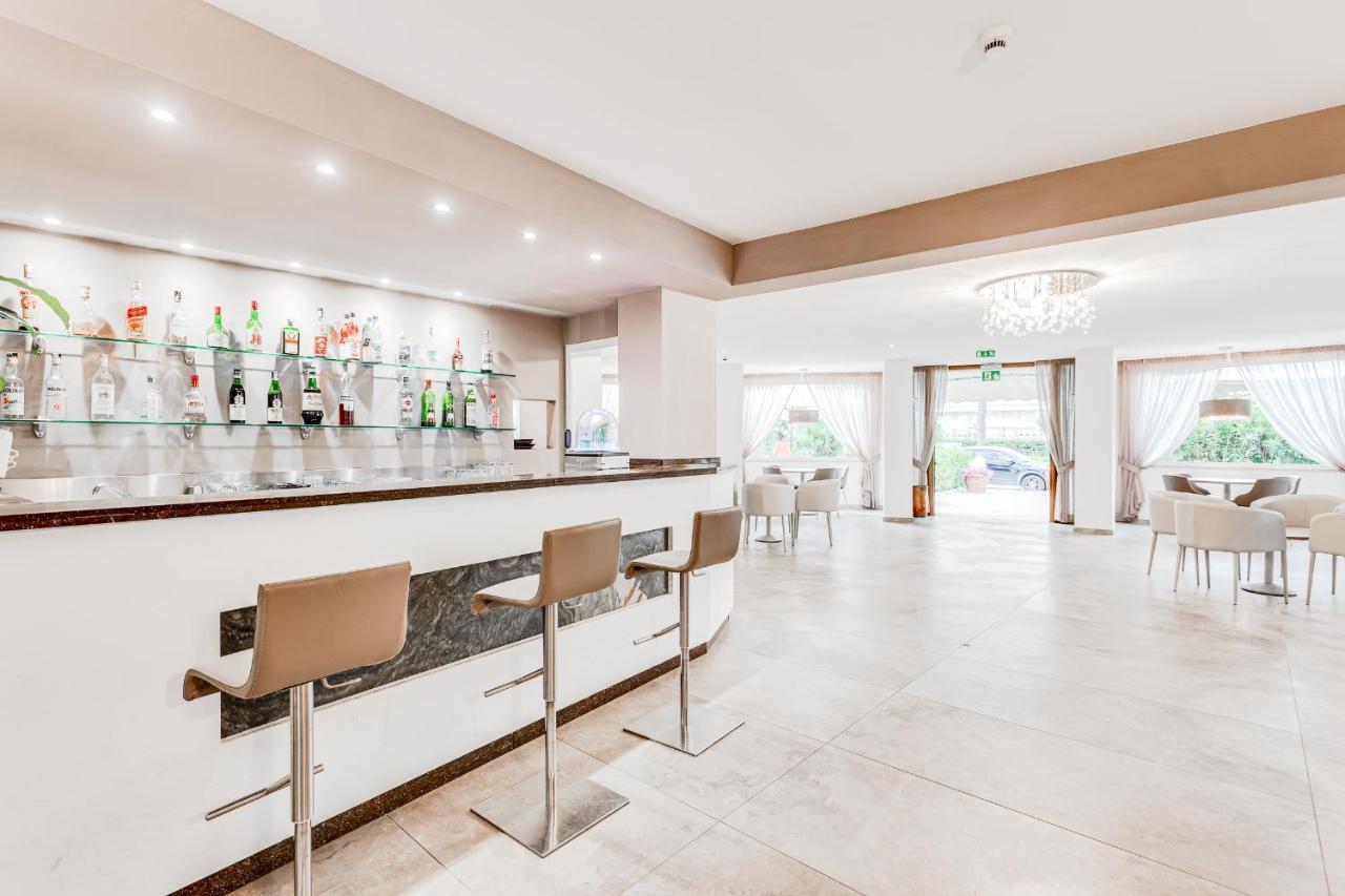 Hotel Schiller Cervia Dış mekan fotoğraf