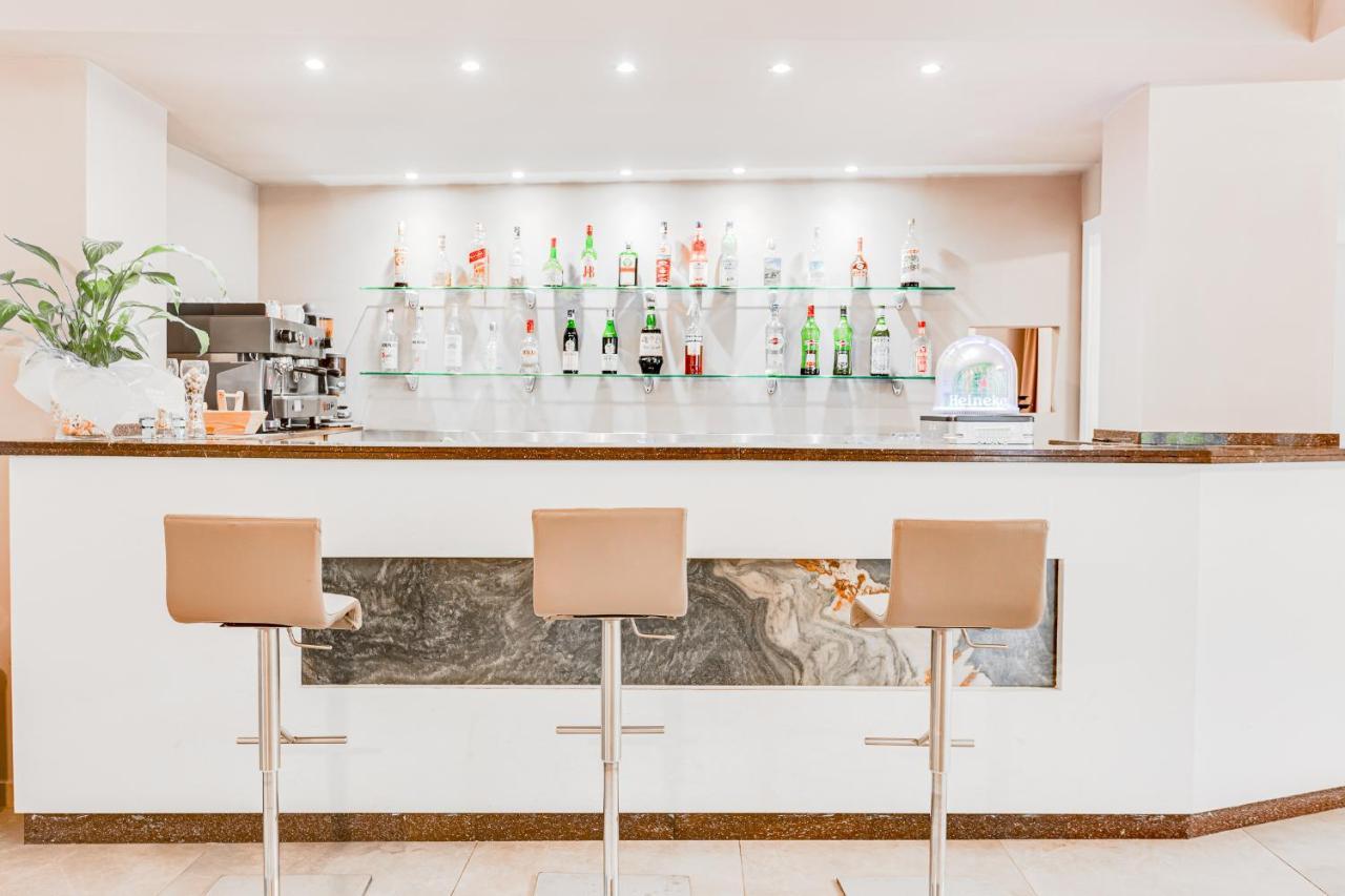 Hotel Schiller Cervia Dış mekan fotoğraf