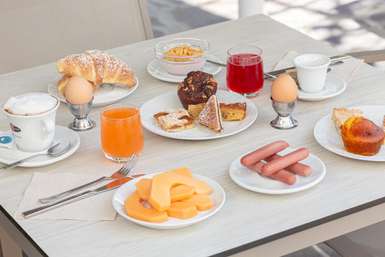 Hotel Schiller Cervia Dış mekan fotoğraf