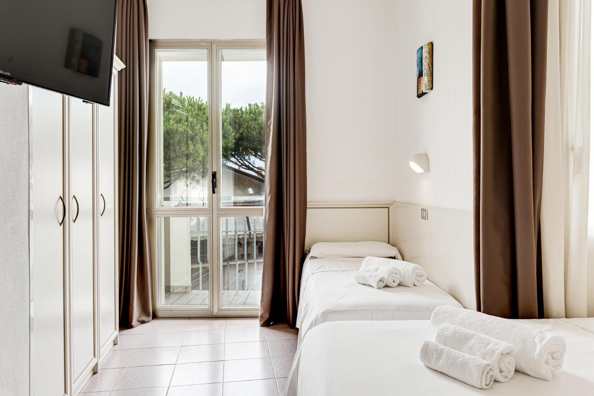Hotel Schiller Cervia Dış mekan fotoğraf
