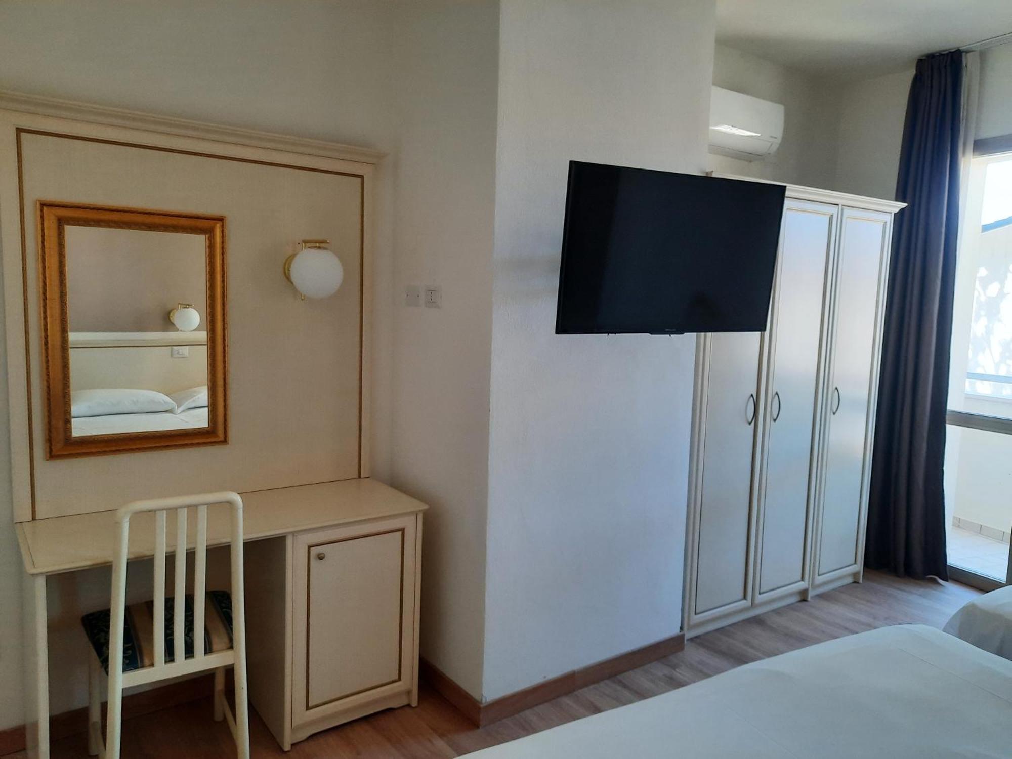 Hotel Schiller Cervia Dış mekan fotoğraf