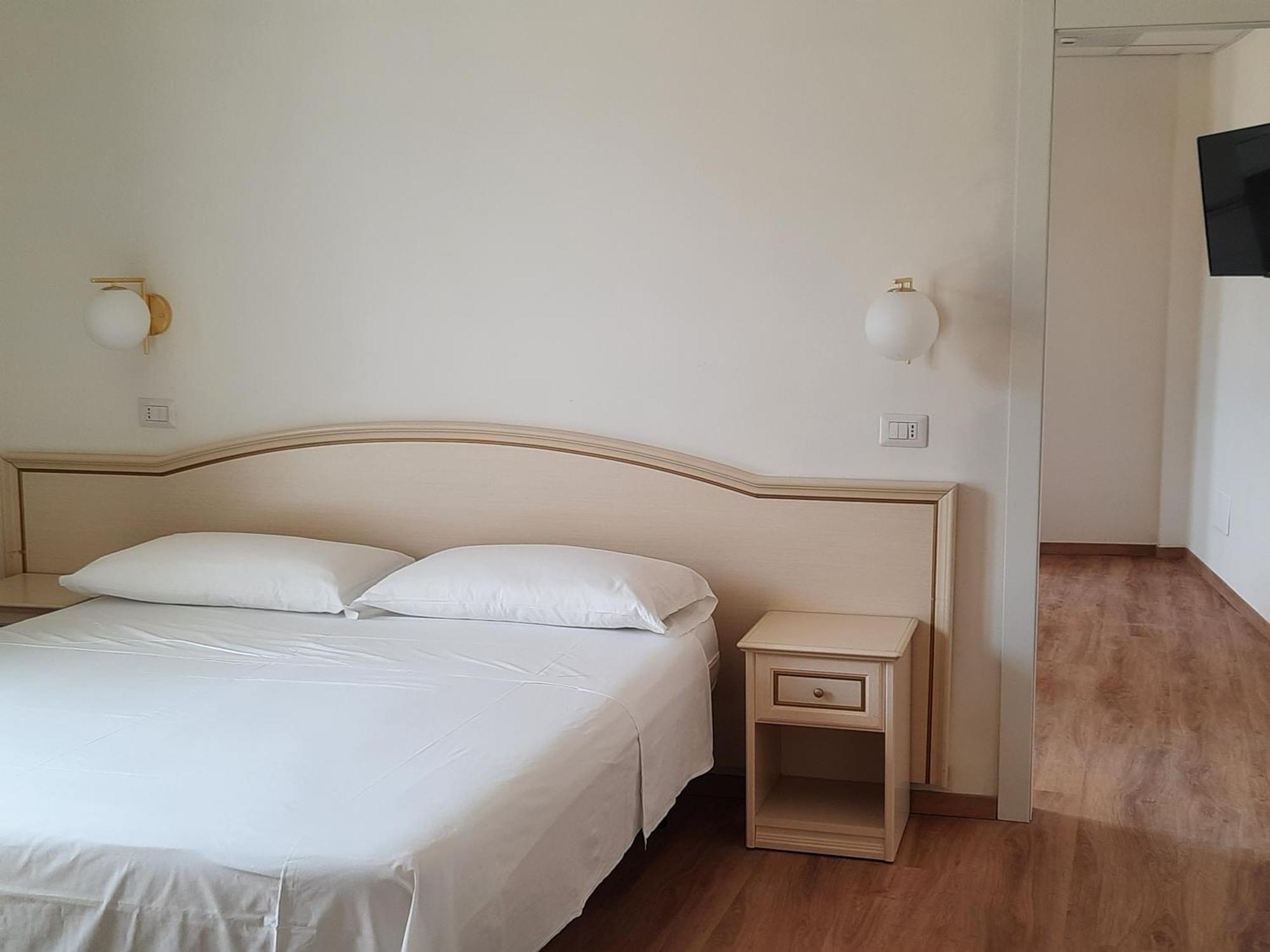 Hotel Schiller Cervia Dış mekan fotoğraf