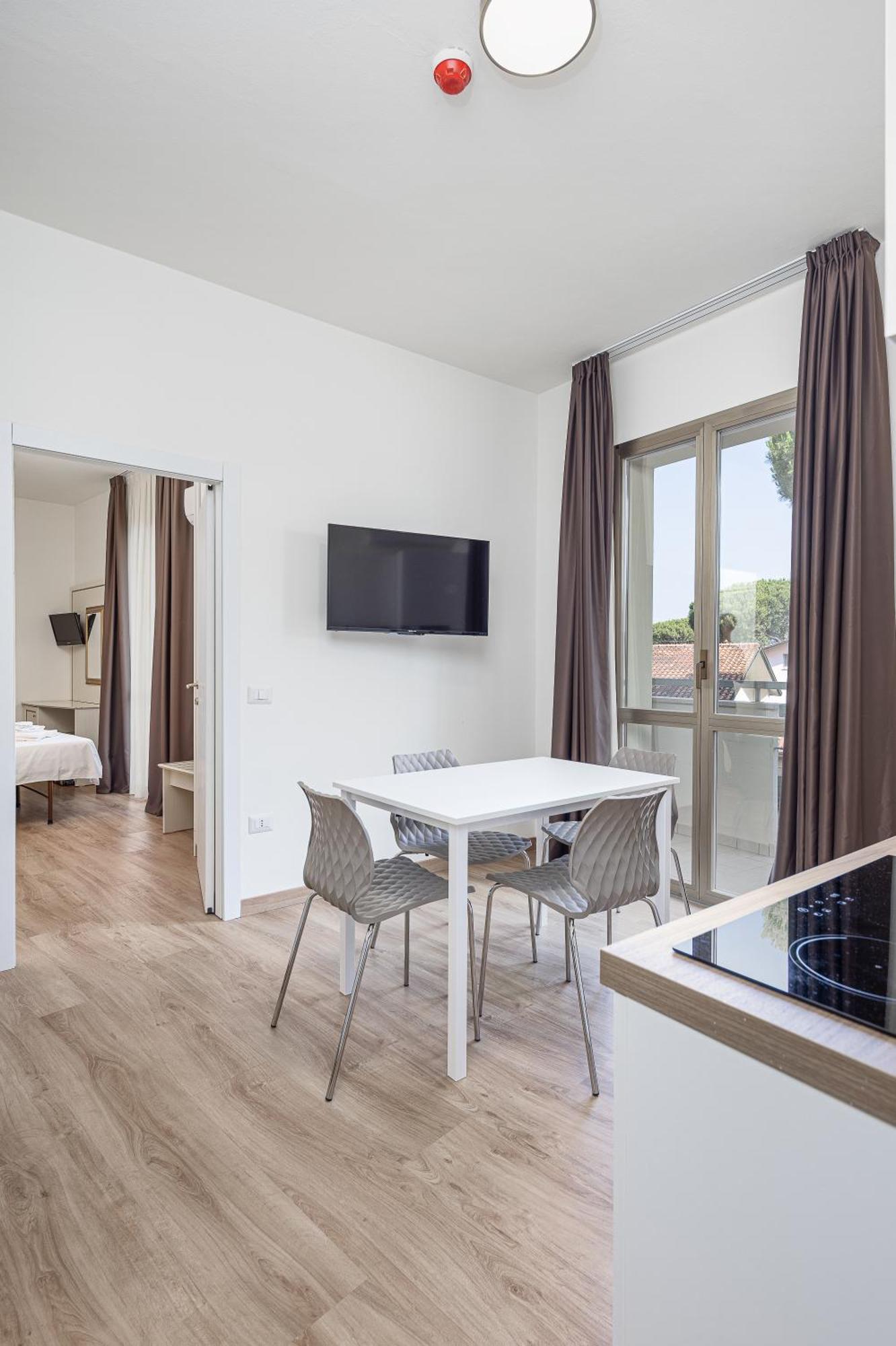 Hotel Schiller Cervia Dış mekan fotoğraf