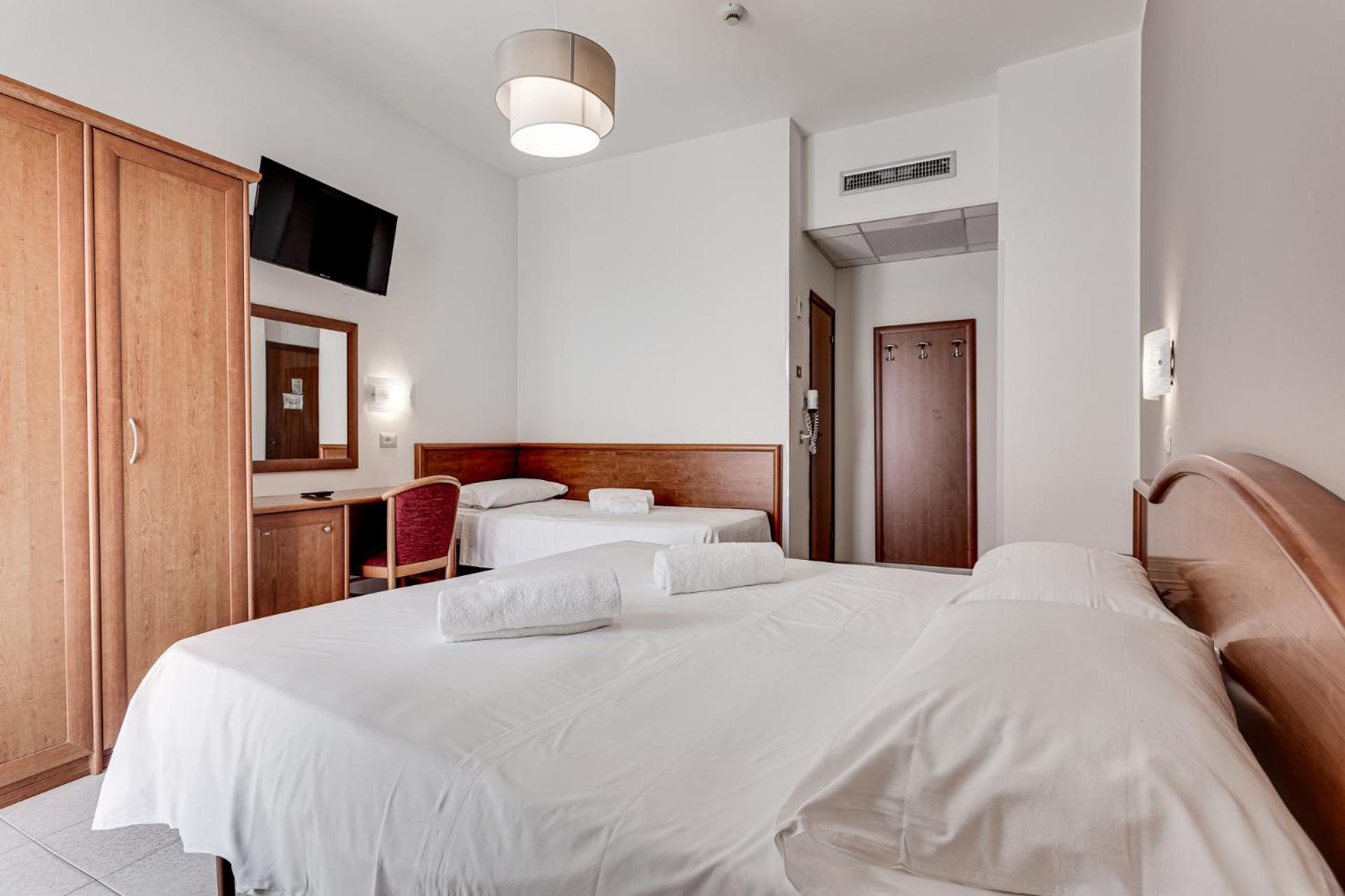 Hotel Schiller Cervia Dış mekan fotoğraf